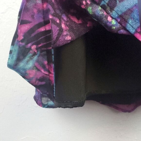 GUESS Blouse - Picture 6 of 8